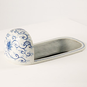 Blue and White Oval Toilet with Peony Arabesque Design