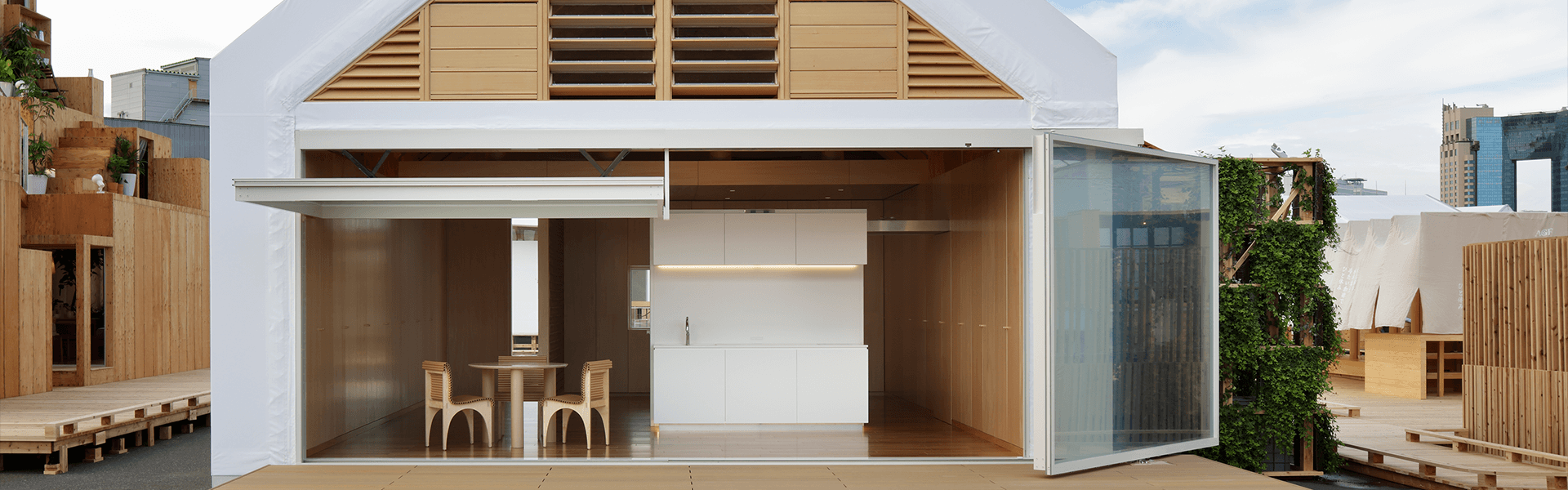 Recalling TOSTEM's traditions in advancing new housing concepts in Japan, LIXIL participated in HOUSE VISION 2016 TOKYO EXHIBITION, developing a house in partnership with internationally acclaimed architect Shigeru Ban that embodies flexible and open living spaces using an innovative window system.