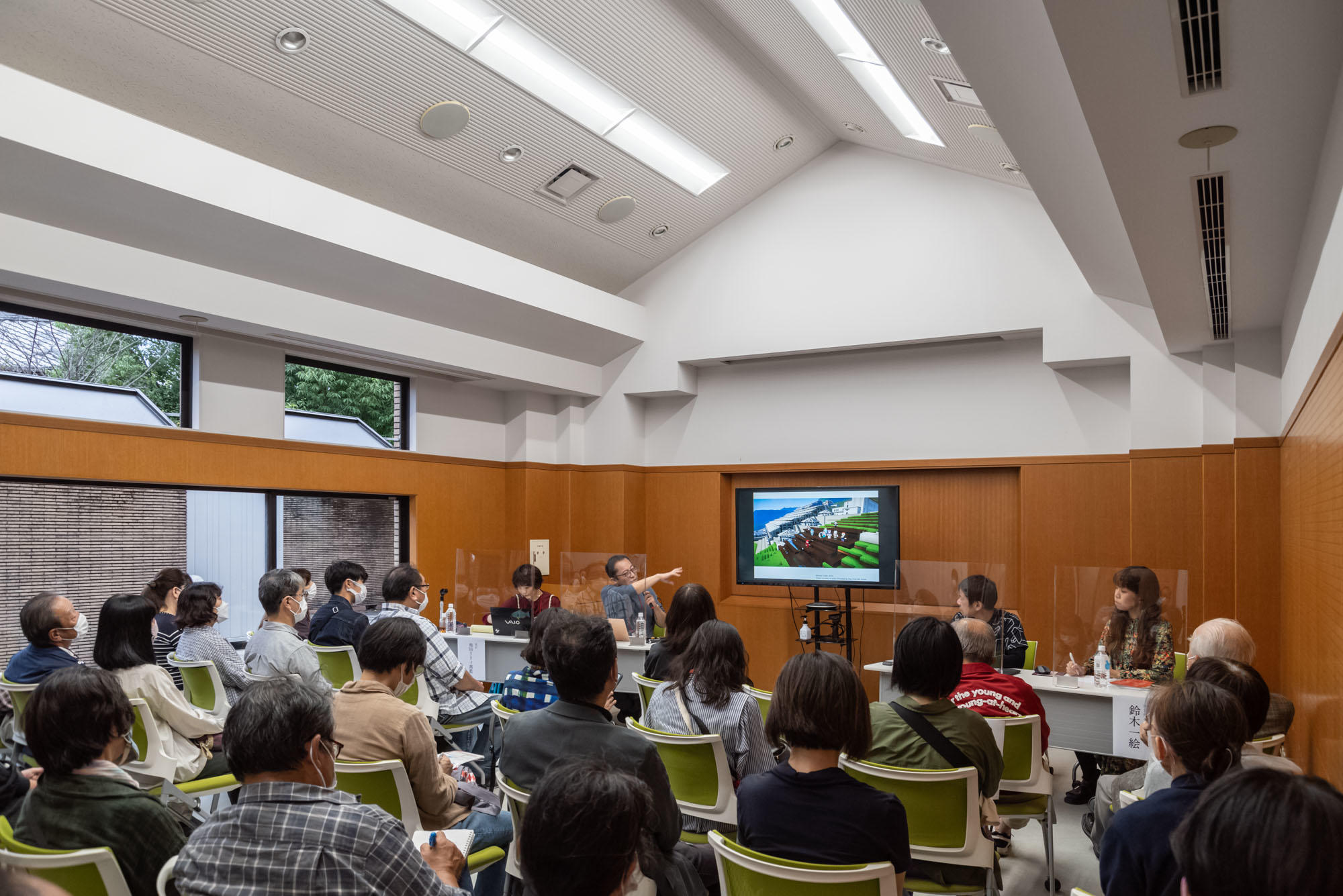 許家維（シュウ・ジャウェイ）のアーティストトークの様子