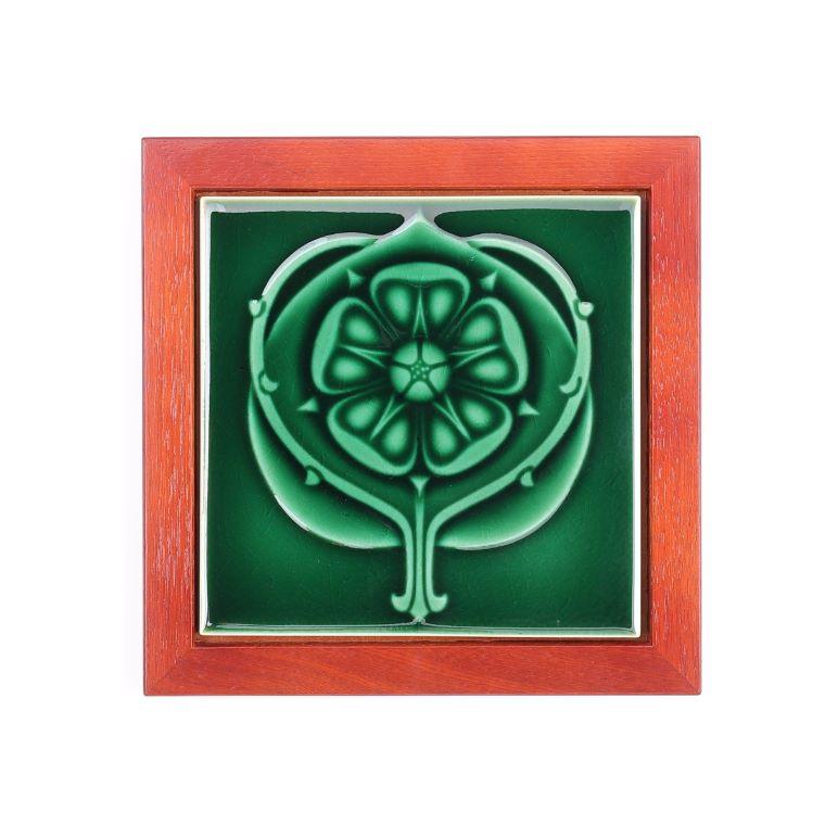 復原ヴィクトリアンタイル（グリーン・額装ライトブラウン）タイル：15×15㎝ 木枠：19.2×19.2㎝ 3300円（税込）