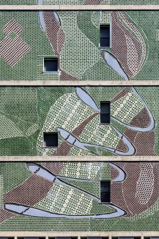 丸栄百貨店本館 西側 タイル壁画（解体前）壁画デザイン：村野藤吾