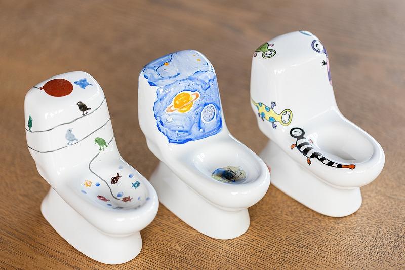 プチトイレ絵付け／高さ13cm