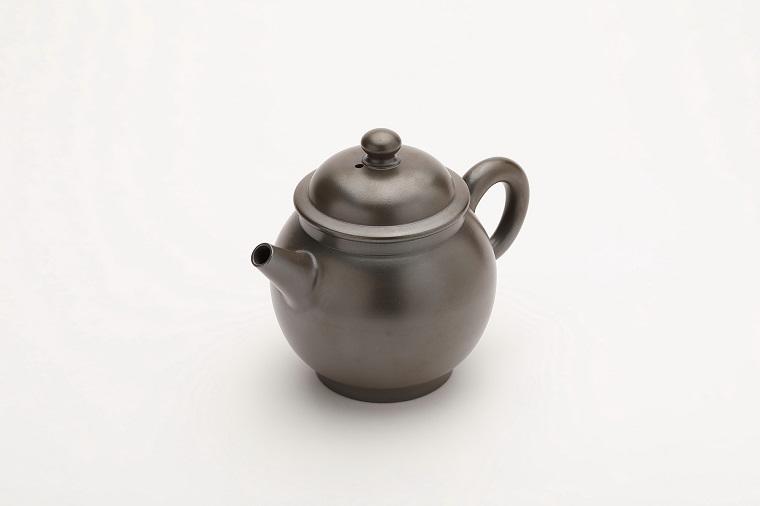 伊藤雅風作 常滑焼急須   23,000円（税別）