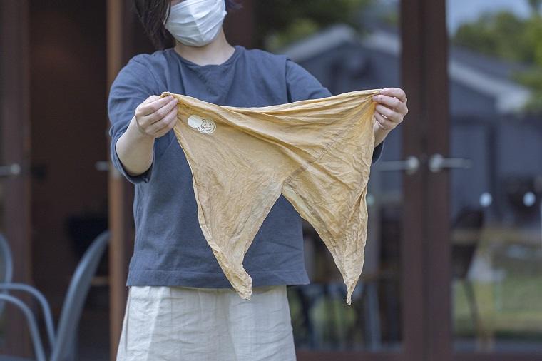 水洗いで染め具合を確認