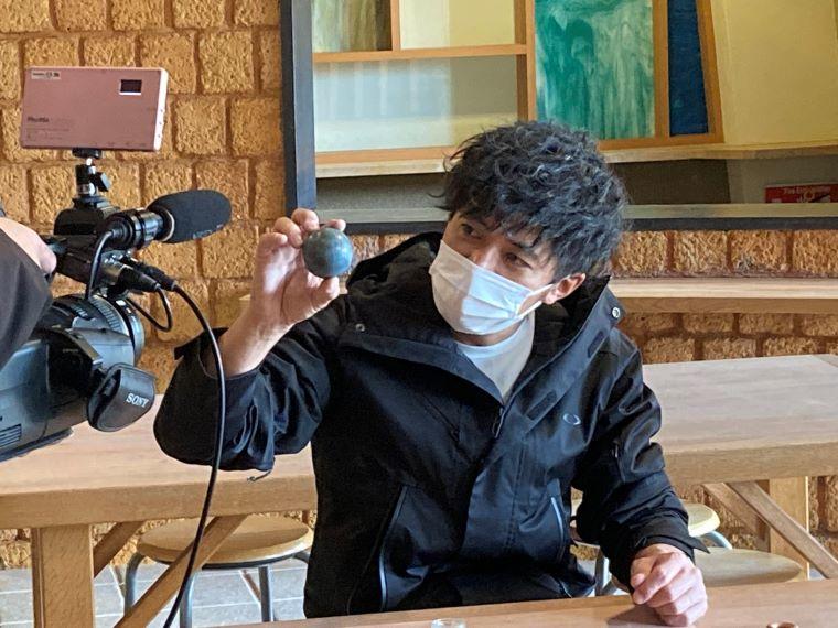 旅番組「遠くへ行きたい」俳優 和田正人さんが光るどろだんごづくりに挑戦