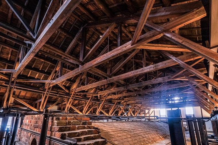 「窯のある広場・資料館」 屋根の小屋組み
