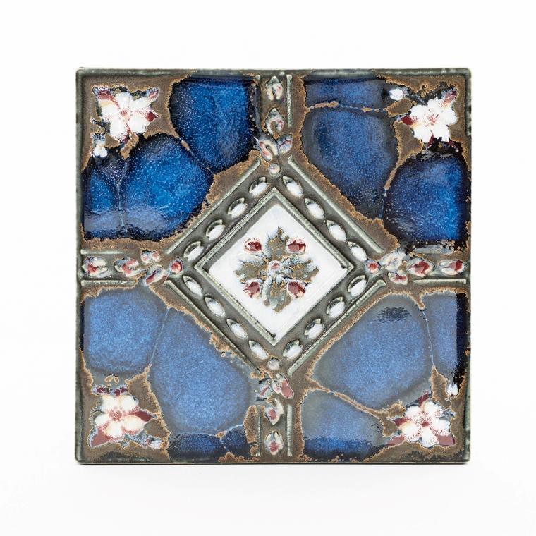 日本のタイル「草花文プリントなまこ釉」15cm×15cm