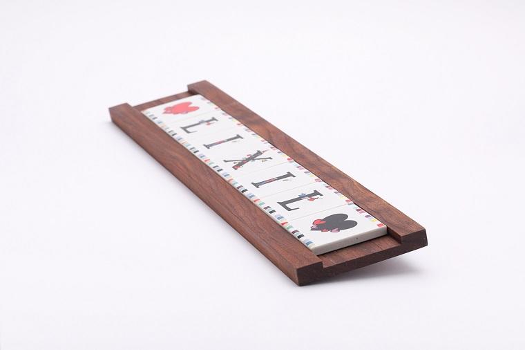 イラストタイル専用の木枠（8文字用）1,458円(税込)  サイズ：縦8×横38.5×厚1㎝