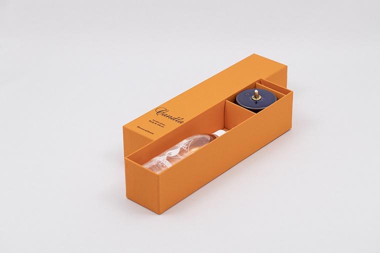 オレンジ色の素敵なギフトボックスに入れてお渡しします