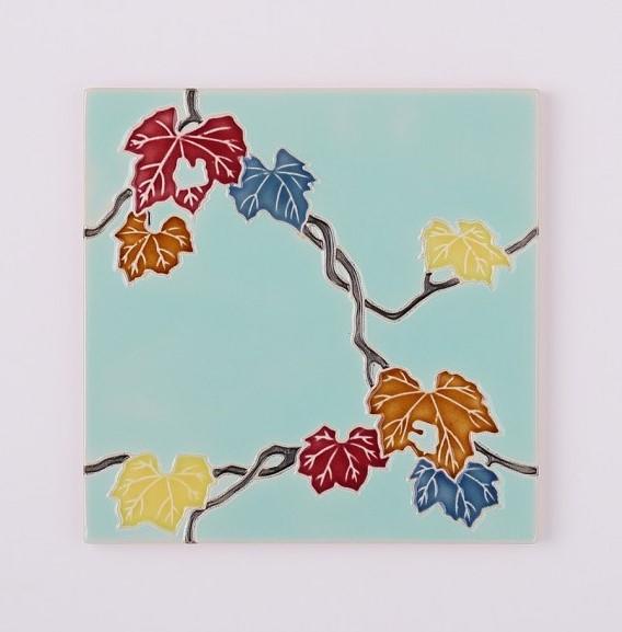 復原タイル「もみじ」15×15㎝ 5500円（税込）