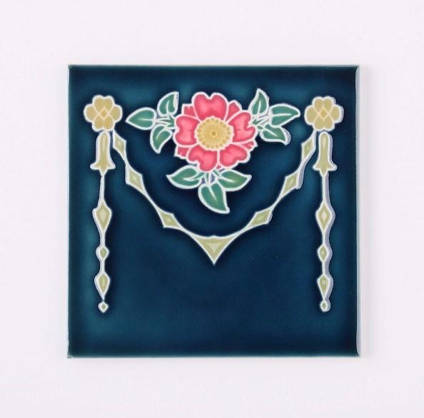 復原タイル「薔薇」15×15㎝ 5500円（税込）