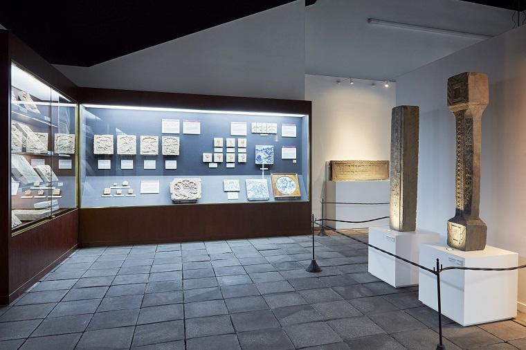 中国（展示右側 空心塼）