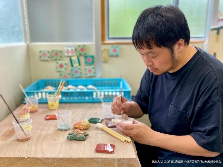 黒田大スケさんの作品制作風景