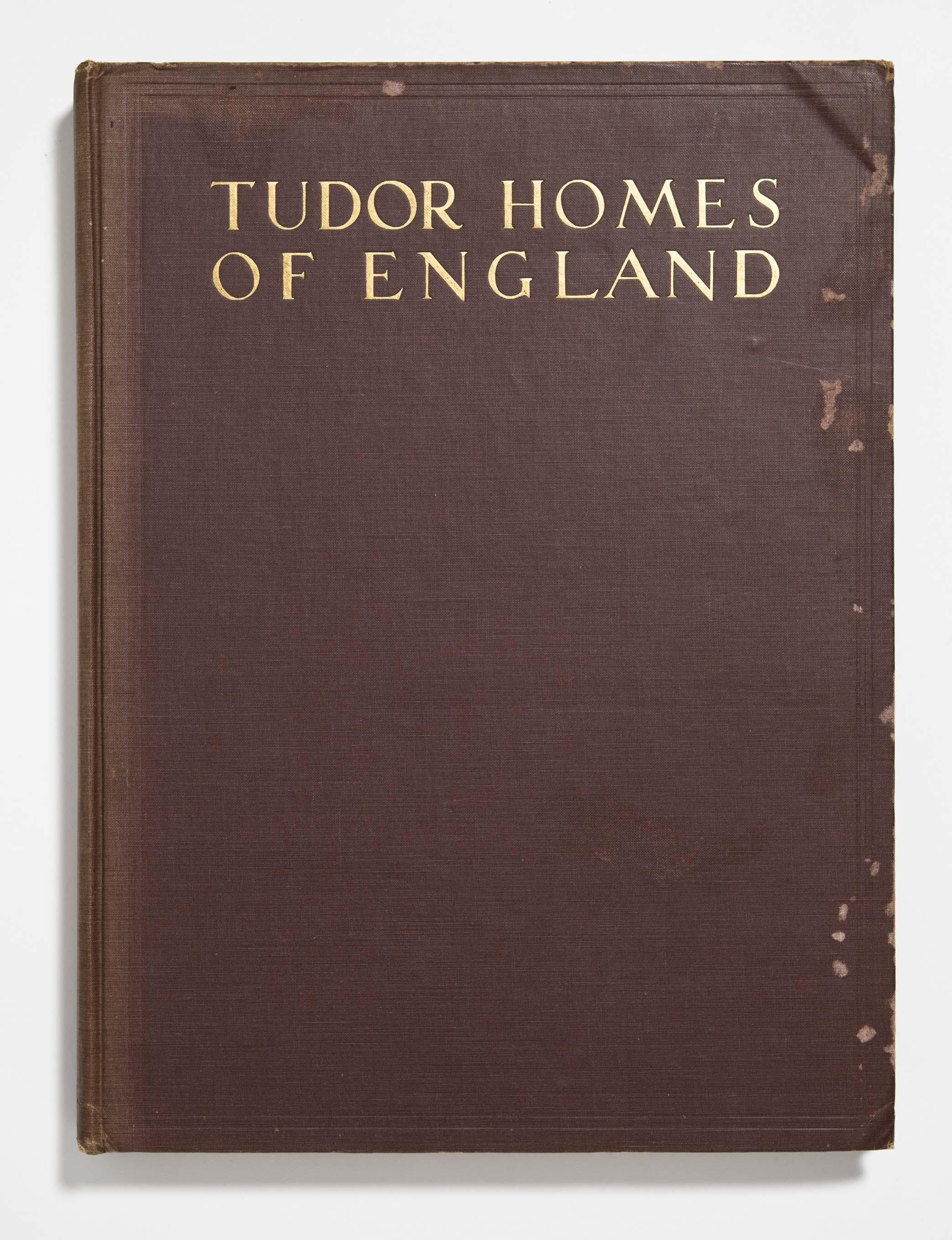 Samuel Chamberlain『TUDOR HOMES OF ENGLAND』（Architectual BookPublishing,New York, 1929）。遠藤が甚吉邸を建てる際に参考にした実物。